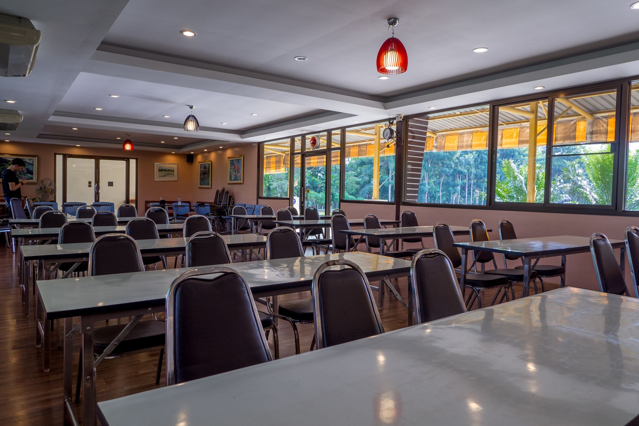 ติดต่อเช่าพื้นที่ธุรกิจ